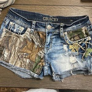 Grace camo shorts